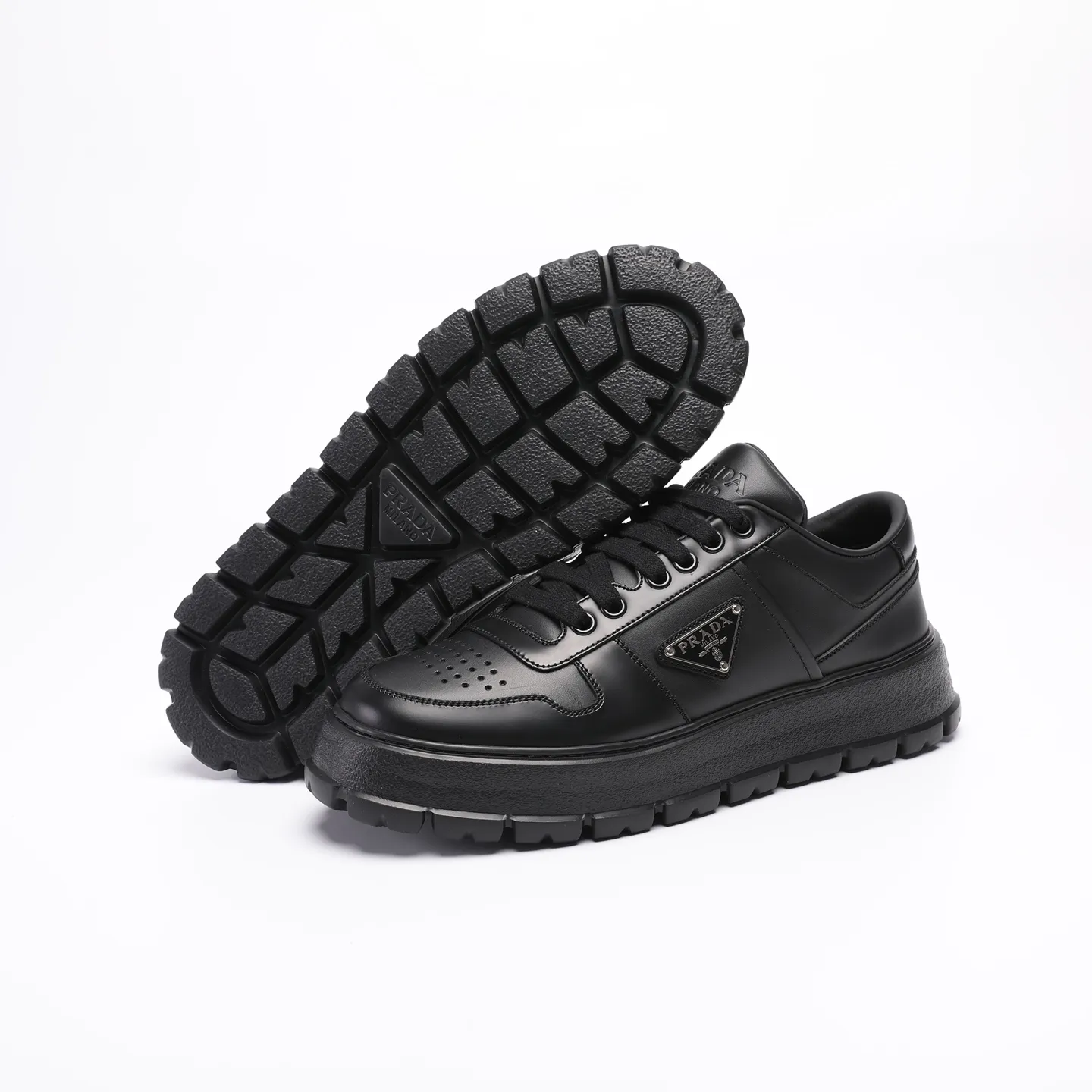 Batch 580 [PRADA] Men's shoes are popular in the counter, official website is synchronized, high-quality shipments. Fabric: original cowhide with snakeskin. Lining: cowhide foot pads + cowhide lining. Outsole: original foam sole. Size: 38-46